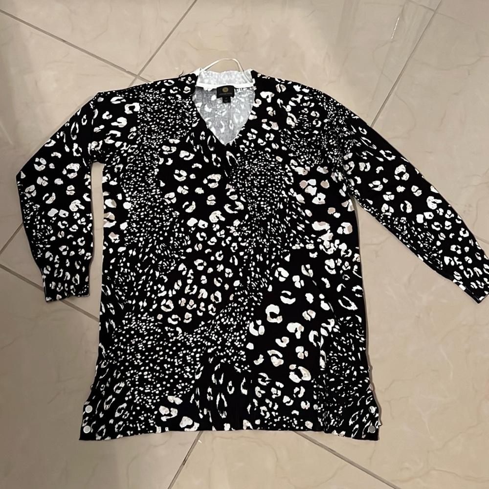 M Collection Women's V-neck sweater. Never worn